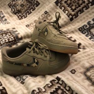 Size 7 Camo Nike Air Force 1’s